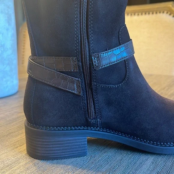 NIB CLARKS MAYE ASTER DARK BROWN SUEDE BUCKLED RIDING BOOTS SIZE 6.5 WIDE - Picture 8 of 12